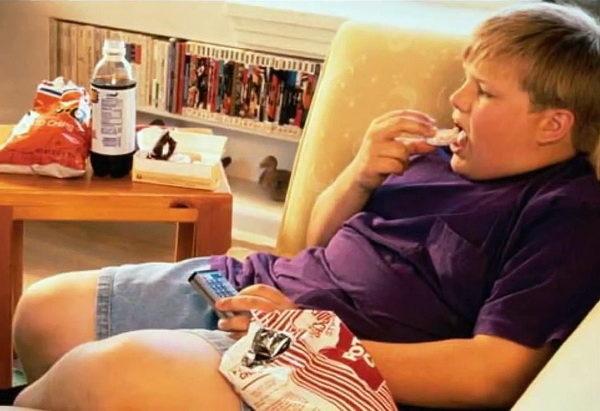 К провоцирующим факторам также относятся ожирение и низкая физическая активность в подростковом возрасте