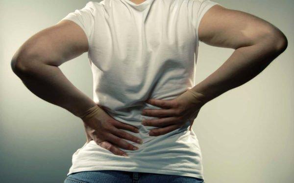 Начало радикулита характеризуется остро выраженной болью в спине (люмбаго)