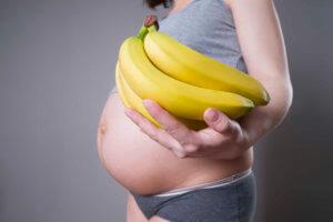 Чем полезен банан для здоровья, молодости и красоты женщин