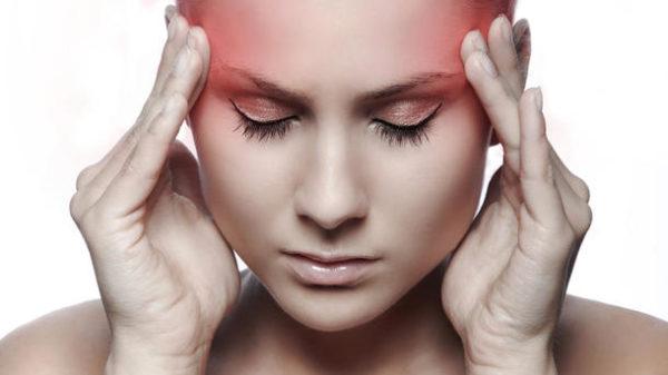 При поражении туберкулезом шейных позвонков человека часто мучают головные боли