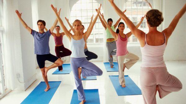 Польза йоги обусловлена регулярность и правильность выполнения асан, медитаций и других приёмов