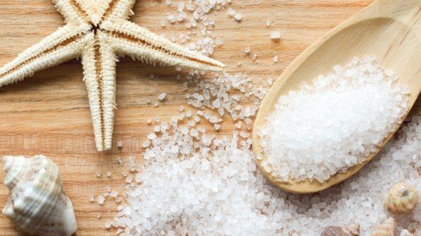 Морская соль обладает уникальными свойствами и широко используется в лечении патологий опорно-двигательной системы