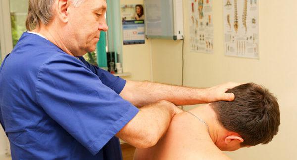 Мануальная терапия позволяет избавиться от боли в шее всего за не сколько сеансов