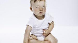 Белый налет на языке у малыша: 5 распространённых причин